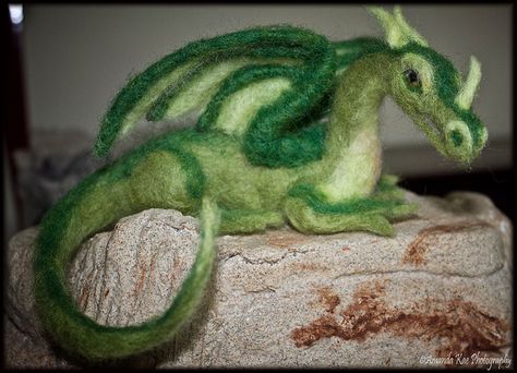 needle felted dragon | needle felted dragon | Flickr - Photo Sharing! Needle Felted Dragons, Dragon Realistic, Felted Dragon, Monster Dragon, Dragon Photo, Dragon Ornament, Felt Dragon, Dragon Fire, Needle Felting Diy