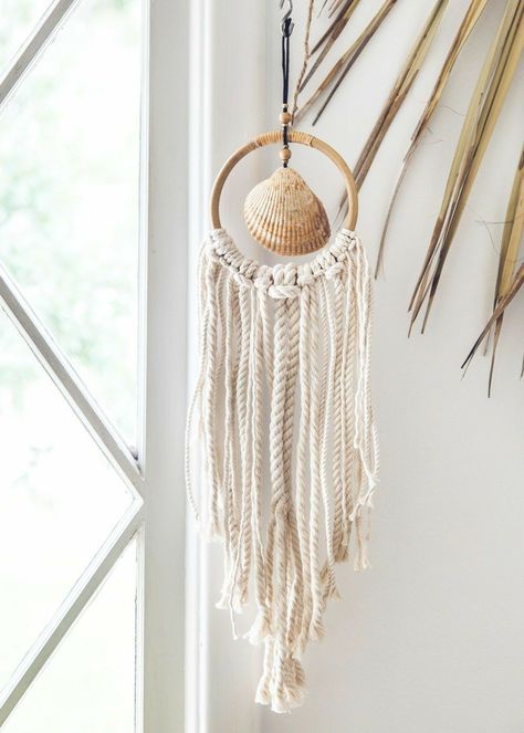 Beach Macrame, Shell Diy, Deco Marine, French Apartment, Shells Diy, Diy Beach, Beach Bohemian, Seaside Style, Shell Crafts Diy