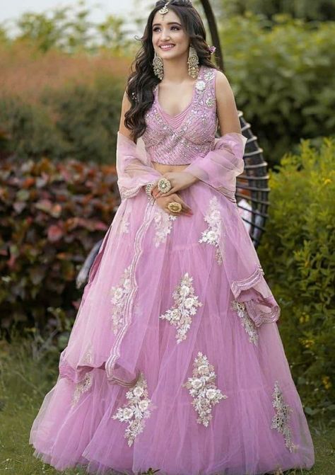 Function Hairstyles, Bride Pic, Mehndi Outfit, Beautiful Wedding Hair, Function Dresses, Bridal Hairdo, Bridal Lehenga Collection, Fancy Sarees Party Wear, Long Skirt Outfits