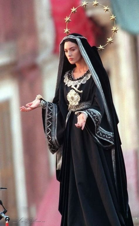 Monica Belluci Malena, Malena Monica Bellucci, Italian Beauty, Italian Women, Monica Bellucci, Vintage Pinup, Girl Crushes, Doja Cat, Historical Clothing