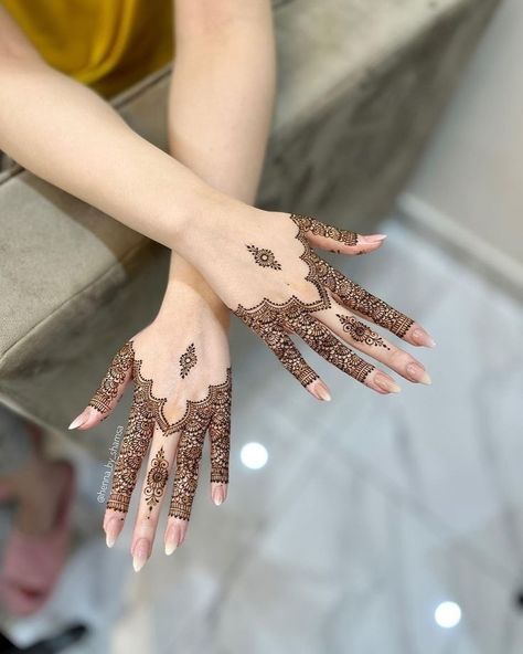 Some mehndi inspo for all my girlies for this Eid ✨ Via: @pinterest Back Mehndi Designs, Back Mehndi, Simple Mehndi, Simple Mehndi Designs, June 16, Mehndi Designs, On Instagram, Quick Saves, Instagram