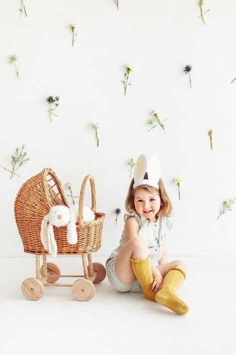 Easter Bunny Photoshoot, Easter Family Photos, Boho Family Photos, Easter Portraits, Studio Mini Sessions, Easter Mini Session, Easter Kindergarten, Easter Photography, Baby Birthday Photoshoot