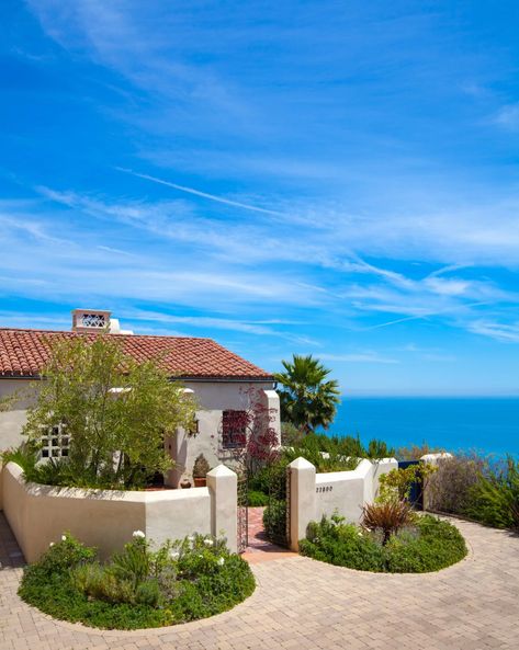 stucco-exterior-tiled-roof-ocean-view_0_0 Beach House Exteriors, Beach Bungalow Exterior, Mediterranean Beach House, Colorful Coastal, Malibu Beach House, Exterior Tiles, Malibu Home, Coastal Interior, Beach House Exterior