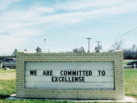 This meme shows incorrect spelling. Grammar win. We are committed to excellence. Commonly Misspelled Words, Grammar Errors, Grammar Police, Grammar Humor, Misspelled Words, Grammar Mistakes, Grammar And Punctuation, You Had One Job, School Signs