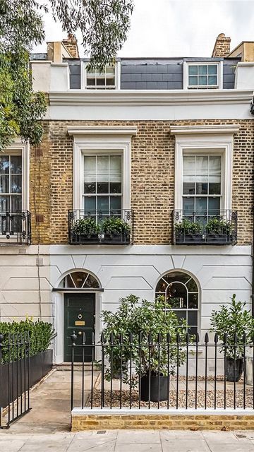 Scandinavian Townhouse, London Apartment Exterior, House Exterior London, London House Exterior Townhouse, London Apartment Aesthetic Exterior, London Victorian House Exterior, Edwardian House Exterior, Brighton Houses, Townhouse Exterior