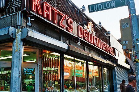 Katz's Deli. 1888. Kat'z Delicatessen, 205 E Houston St, New York National Walking Day, Katz's Delicatessen, Jewish Deli, New York Food, Movie Locations, Vacation Usa, Nyc Restaurants, Living In New York, Vacation Destinations