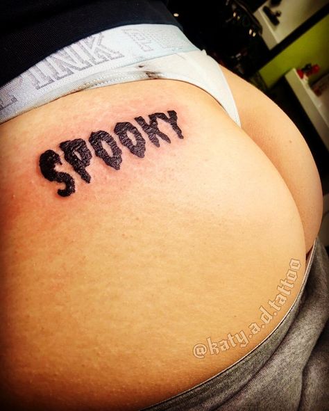 Boo Tattoo Word, Halloween Knee Tattoo, Buttcheek Tattoo Women, Tattoo 2022, Tattoo Time, Hip Tattoos Women, Knee Tattoo, Discreet Tattoos, Halloween Tattoos