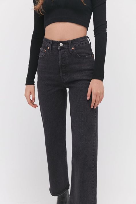 Levi's Levi’s Ribcage Straight Jean in Feelin’ Cagey Levis Ribcage Jeans Outfit, Levi Ribcage Jeans, Levis Ribcage Jeans, Cropped Jeans Outfit, Ribcage Jeans, Levis Outfit, Levis Ribcage, Black Mom Jeans, Trendy Skirts