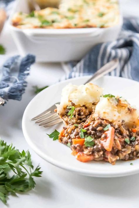 Cottage Pie Recipe, Vegan Shepherds Pie, Vegan Green Bean Casserole, Canned Lentils, Potato Toppings, Meat Free Recipes, Meat Alternatives, Cottage Pie, Vegan Parmesan