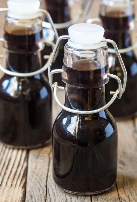 Homemade Bourbon Vanilla Extract - A Spicy Perspective Flavored Extracts, Extract Recipes, Bourbon Vanilla Extract, Homemade Extracts, Homemade Bourbon, Diy Extracts, Make Vanilla Extract, Vanilla Extract Recipe, Homemade Perfume