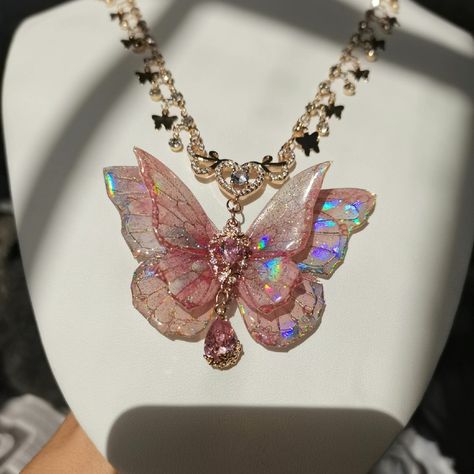 Pinky Twins Butterfly Necklace is coming🦋🦋🦋🦋🦋🦋🦋🦋🦋🦋🦋🦋 Butterfly Fashion, Industrial Product, Pretty Jewelry Necklaces, Aesthetic Jewelry, Fairy Fashion, Girly Accessories, Gowns Wedding, Fancy Jewellery, Funky Jewelry