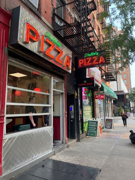 #pizza #pizzeria #newyorkslice #newyorkcity #nyc Old Pizza Shop, New York Pizza Shop, Pizza Shop Aesthetic, Pizzeria Aesthetic, Pizzeria New York, New York Pizzeria, Nyc Pizza, Pizza Store, Pizzeria Design