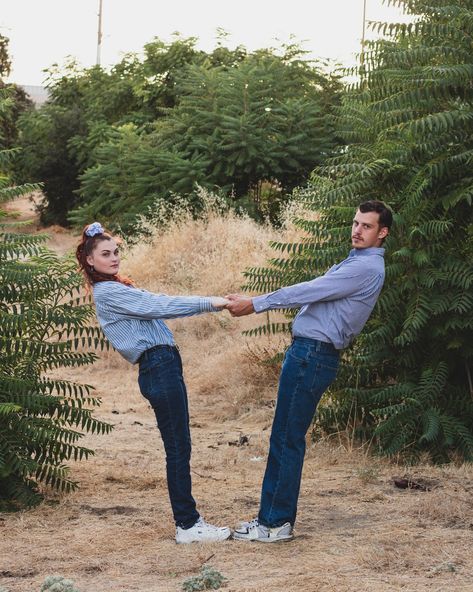 Awkward photoshoots may be my new favorite thing!! #awkward Awkward Couple Photos 80s, Awkward Family Photos Siblings Funny, Awkward Couple, Weird Couple Photoshoot, Awkward Brother Sister Photos, Funny Awkward Family Photos, Awkward Maternity Photos, Awkward Holiday Photos, Awkward Christmas Photos Friends