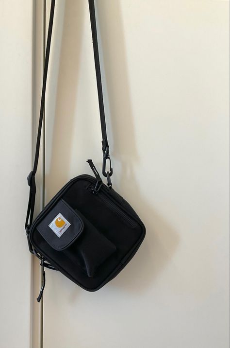 Small carhartt essential crossbody bag / side bag. Perfect for flights ✈️ Wip Bag, Side Bag, Side Bags, Crossbody Bag, Black