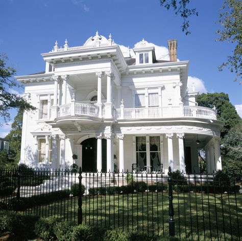 New Orleans Garden District, Southern Mansions, Southern Plantations, Antebellum Homes, Cake House, Old Mansions, New Orleans Homes, Garden District, Southern Homes