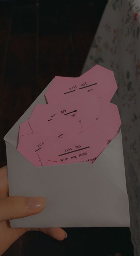 Paper Kiss Trend, Kisses On Paper Aesthetic Ideas, 11 Paper Hearts Aesthetic, Poppy And Rune Aesthetic, Rune And Poppy Fanart, Paper Kisses Aesthetic, Kisses On Paper For Boyfriend, A Thousand Boy Kisses Fanart, Kiss Paper Trend