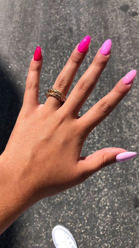 Pink Nails Colors Shades, 5 Pink Nails, Hot And Light Pink Nails, Pink Nails With Different Shades, Pink Monochromatic Nails, Nails With Different Shades Of Pink, Monochromatic Pink Nails, 2 Different Color Nails On Both Hands, Hot Pink Red Nails