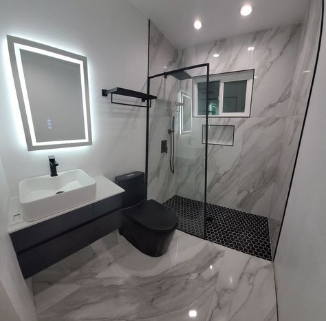 Bathroom Ideas Grey And Black, Minimalist Small Bathrooms Gray, Restroom Decor Ideas Black And White, Small Bathroom Ideas Modern Grey, Gray Toilet Bathroom, Dark Grey Restroom Ideas, Grey Black And Wood Bathroom, Black Bathroom Remodel Ideas, White And Grey Bathroom Tile Ideas