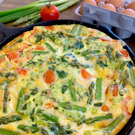 Crustless Quiche Recipes Easy, Best Crustless Quiche, Quiche With Asparagus, Quiche Ideas, Crustless Quiche Recipes, Easy Crustless Quiche, Recipes Quiche, Asparagus And Tomatoes, Asparagus Quiche Recipes