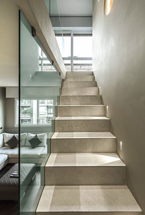 Ristrutturazione di appartamento di 260 mq - Milano, Massimo Donizelli, studiodonizelli, ristrutturazione appartamento Milano, interior design Milano, Stairs With Glass Panels, Foto Scale, Staircase Interior Design, Staircase Handrail, House Staircase, Glass Stairs, Stairs Design Modern, Back Garden Design, Home Stairs Design