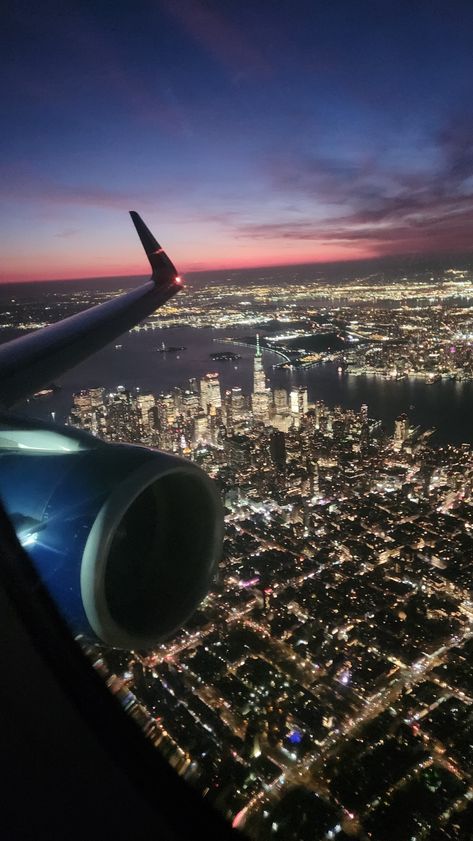 Go around from LGA airport resulted in this amazing NYC flyover!  #lga #nyc #lgaairport #goaround #airport #flyover Usa Airport, Nyc Airport, Airport Vibes, Usa Life, Nyc Vibes, Boston Trip, Paris Airport, City Light, Holiday Vibes