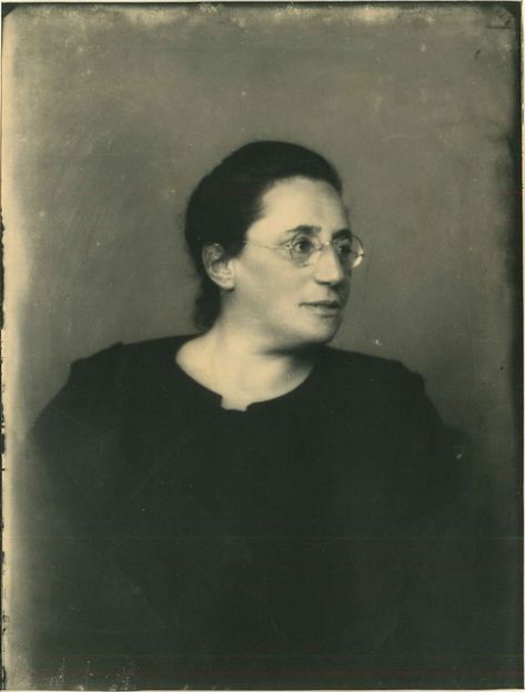 Emmy Noether: The Jewish Mathematician Who Changed the World Norbert Wiener, History Of Mathematics, Emmy Noether, Old Jewish Photos, Jewish Mysticism, First University, Modern Physics, World Wars, Theoretical Physics