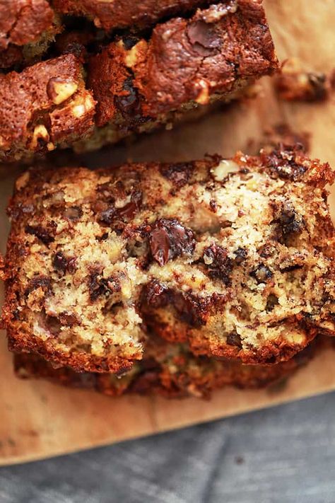 Banana Walnut Bread Healthy, Chocolate Chip Walnut Banana Bread, Walnut Banana Bread, Bread Desserts, Autumn Desserts, Chocolate Banana Bread Recipe, Yummy Bread, Brown Butter Chocolate Chip, Banana Walnut Bread