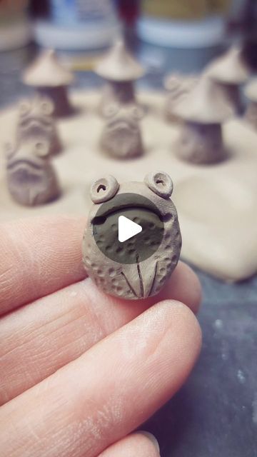 Elukka Ceramics⚱ est. 2008 on Instagram: ". Here's another #wip from last week 😆 I can already tell that my #tictactoe obsession won't stop anytime soon ! Ribbit ! 🤭 . 🌸🐸🤍🌸🐸🤍🌸🐸🤍🌸🐸🤍🌸🐸 . #ceramictoy #artisantoys #lillypad #froglover #ribbitribbit #tinythings #potteryvideos #wipceramics #elukka #elukkaceramics" Pinch Pot Critters, Ceramic Fairy Sculpture, Handbuilding Pottery Ideas Pinch Pots, Weird Pottery Ideas, Easy Pinch Pot Ideas, Garden Ceramics Ideas, Kids Pottery Ideas, Pinch Ceramics Ideas, Pottery Ideas For Kids