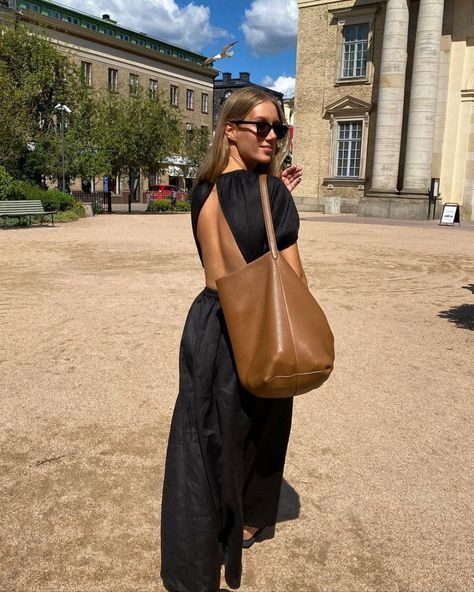 Amalie Moosgaard Nielsen on Instagram: “looking back and an open back ;)” Amalie Moosgaard, Tote Bag Outfit, Bag Outfit, Woven Dress, Hey There, Office Outfits, Longchamp Le Pliage, Classic Elegance, Looking Back