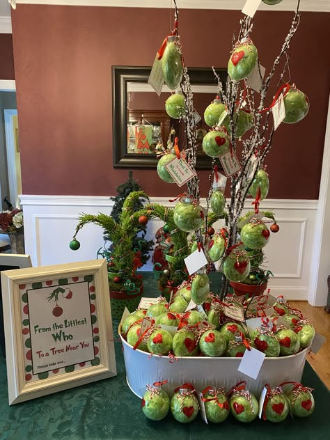 Baby Who Stole Christmas, Grinch Baby Reveal, Grinch Themed Christmas Party Decorations, Grinch Baby Shower Cake, Whoville Baby Shower Ideas, Grinch Baby Shower Ideas For Boys, Grinch Baby Shower Ideas Girl, Grinch Theme Baby Shower Ideas, The Grinch Baby Shower Theme