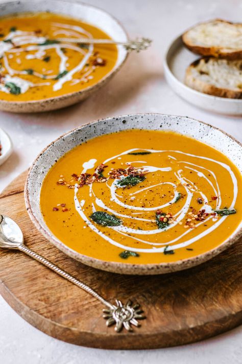 Pumpkin Soup Food Photography, Pumpkin Soup Photography, Pumpkin Soup Plating, Pumpkin Soup Aesthetic, Healthy Pumpkin Soup, Soup Recipes Vegan, Pumpkin Soup Recipes, Fall Recipe Ideas, Vegan Pumpkin Soup Recipe