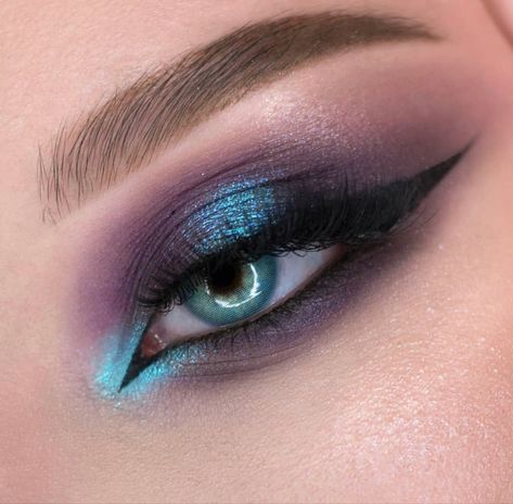 Purple Eye Makeup Blue Eyes, Blue Cosplay Makeup, Maquillaje Dark, Insane Makeup, Black Makeup Looks, Teal Makeup, Purple Makeup Looks, Rainbow Eye Makeup, Pixie Makeup