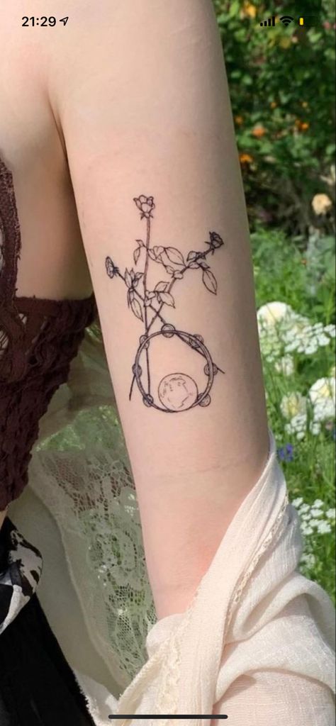 Tattoo Ideas Fleetwood Mac, Stevie Nicks Tambourine Tattoo, Garden Song Tattoo, Stevie Nicks Inspired Tattoos, Fleetwood Mac Inspired Tattoo, Stevie Nicks Tattoo Ideas, Classic Rock Tattoos, Gvf Tattoo, Stevie Nicks Tattoo