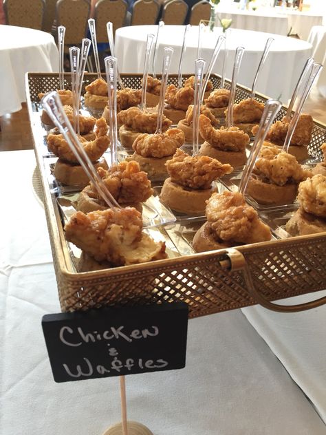 Chicken And Waffle Buffet, Waffle Buffet, Mini Chicken And Waffles, Waffle Sliders, Breakfast Catering, Buffet Ideas, Chicken Sliders, Baby Shower Brunch, Bridal Shower Brunch