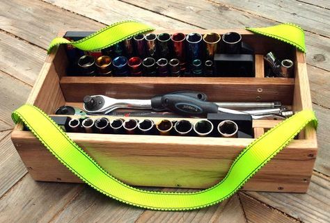 Werkzeugkiste Organize Crafts, Garage Apartment Floor Plans, Tools Organization, Socket Storage, Tool Box Diy, Socket Organizer, Tool Tote, Tool Storage Diy, Diy Wooden Projects