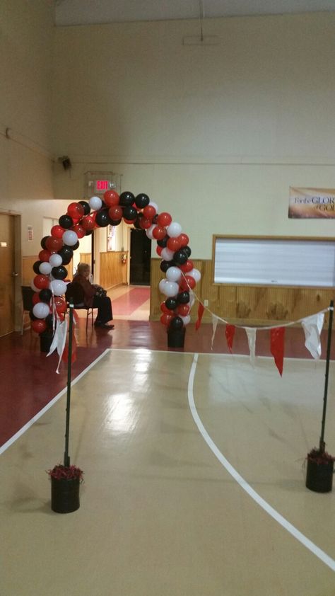 Cross Country Banquet Decorations, Cross Country Banquet Centerpieces, Track And Field Banquet Ideas, Track Decorations, Cross Country Banquet Ideas, High School Sports Banquet, Cross Country Decorations, Sports Banquet Decorations, Cross Country Banquet