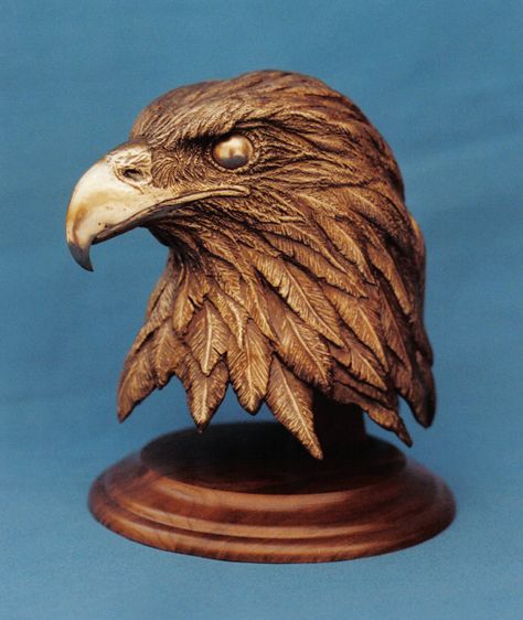 eagle head :) Eagle Wood Carving, Relief Carving Patterns, Eagle Sculpture, Relief Carving, Bone Crafts, Bird Carving, Dremel Wood Carving, Chainsaw Carving, Wood Carving Designs