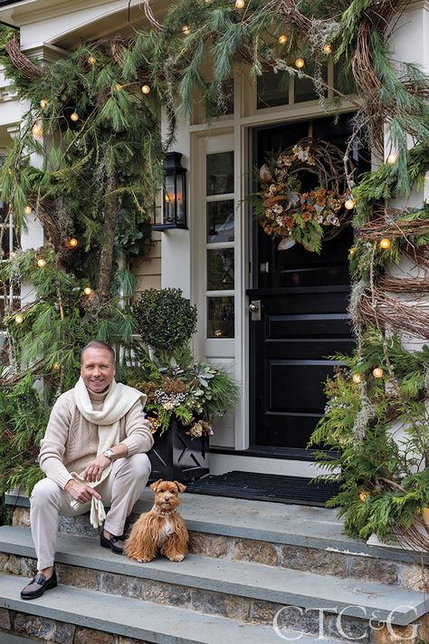 Christmas Front Porch, Christmas Front Doors, Cottage Christmas, Christmas Porch Decor, Ideas Living Room, Christmas Porch, Noel Christmas, Country Christmas, Christmas Door