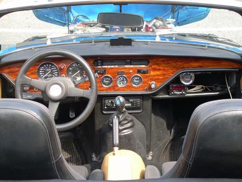 Triumph Spitfire Interior, Wooden Dashboard Cars, Triumph Speed Twin Custom, Vintage Car Dashboard, Triumph Tr2 Cars, Triumph Gt6, Welcome Post, Design Cars, Dash Board