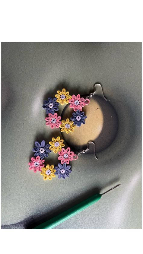 Quilling earings Paper Quilling Earrings, Quilled Earrings, Paper Quilling Jewelry, Quilling Earrings, Quilling Jewelry, Easy Paper Crafts Diy, Paper Quilling Designs, Quilling Ideas, Quilling Designs