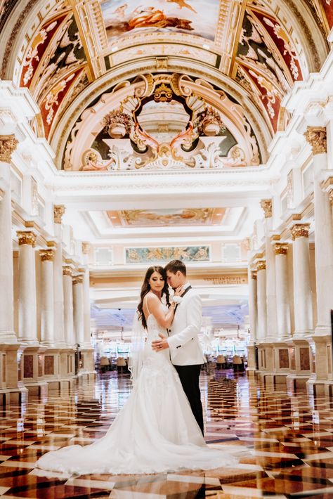 Las Vegas Wedding Photograph The Venetian Hotel & Casino #MartinaLiana #906 #thevenetian #lasvegaswedding Venetian Wedding Las Vegas, Venetian Las Vegas Wedding, Vegas Pics, Las Vegas Wedding Ceremony, Vegas Photos, Vegas Wedding Venue, Las Vegas Wedding Photos, Vegas Engagement, Las Vegas Wedding Venue