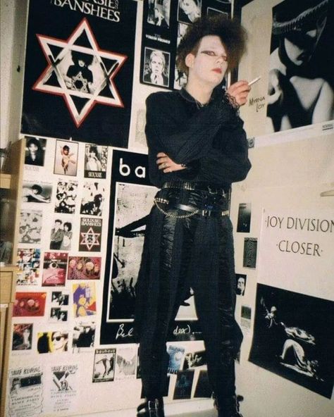 Tradgoth Men, 80s Goth Men, Punk 80s Fashion, Fashion Men Aesthetic, 80s Goth Fashion, Masc Goth, Post Punk Fashion, Men Anatomy, Goth Outfits Men