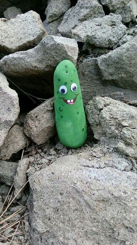 Pickle Art, Garden Rock Art, Diy Rock Art, Painted Rocks Kids, Painted Rocks Diy, Rock Painting Ideas Easy, Rock Painting Patterns, Paint Rock, Pet Rocks