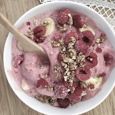 Princess Food, Pink Smoothie, Tout Rose, Pink Foods, Healthy Food Motivation, Think Food, All I Ever Wanted, Healthy Girl, Smoothie Bowl