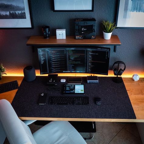 Clean Desk, Home Studio Setup, Bedroom Setup, Dekorasi Kamar Tidur, Gaming Room Setup, Workspace Inspiration, Workspace Design, Game Room Design, Home Office Setup