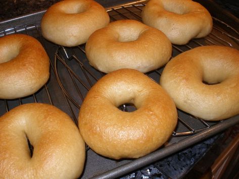 How to Make a Traditional Jewish Style Deli Water Bagel: 9 Steps Authentic Bagel Recipe, Best Bagels, Homemade Bagels, Bagel Recipe, Pancake Batter, Silicone Baking Mat, Baking Mat, Baking Sheets, Vegan Cooking