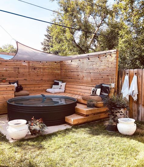 stock tank pool and bench Budget Backyard Ideas, Galvanized Stock Tank, Garden Diy On A Budget, Stock Pools, Ranch Renovation, Dipping Pool, Outdoor Hot Tub, Pool Inspiration, Stock Tank Pool