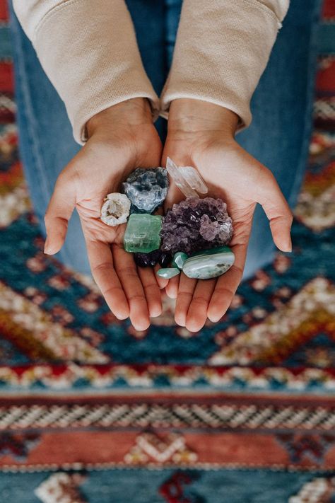 Spiritual Photos, Crystal Photography, Brand Photography Inspiration, Feed Insta, Women's Circle, Blue Lotus, Aquamarine Crystal, Branding Photoshoot, Branding Photos