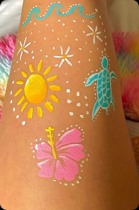 Leg Painting Summer, Summer Vibes Painting, Painting Legs Art Ideas, Cute Leg Painting Ideas, Summer Leg Painting Ideas, Aesthetic Beach Painting, Summer Leg Painting, Summer Aesthetic Party, Summer Core Aesthetic