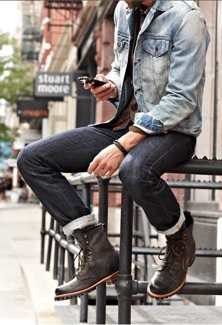 street-style-men-shoes-rolled-up-jeans Jean Jacket Mens Outfits, Denim Jacket Black Jeans, Scene Girl, 2014 Fashion Trends, Herren Style, Rolled Up Jeans, Rugged Boots, Mode Casual, Sharp Dressed Man